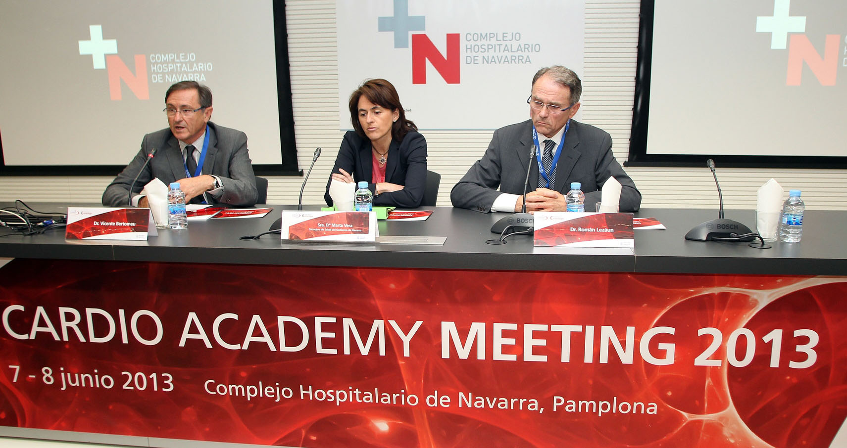 De izquierda a derecha, Dr, Vicente Bertomeun, Marta Vera y Dr. Román Lezáun.