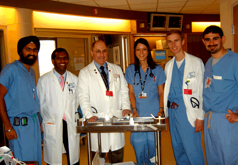 La Dra. Viana con algunos de sus compañeros del Hospital Brigham and Women’s de Boston.